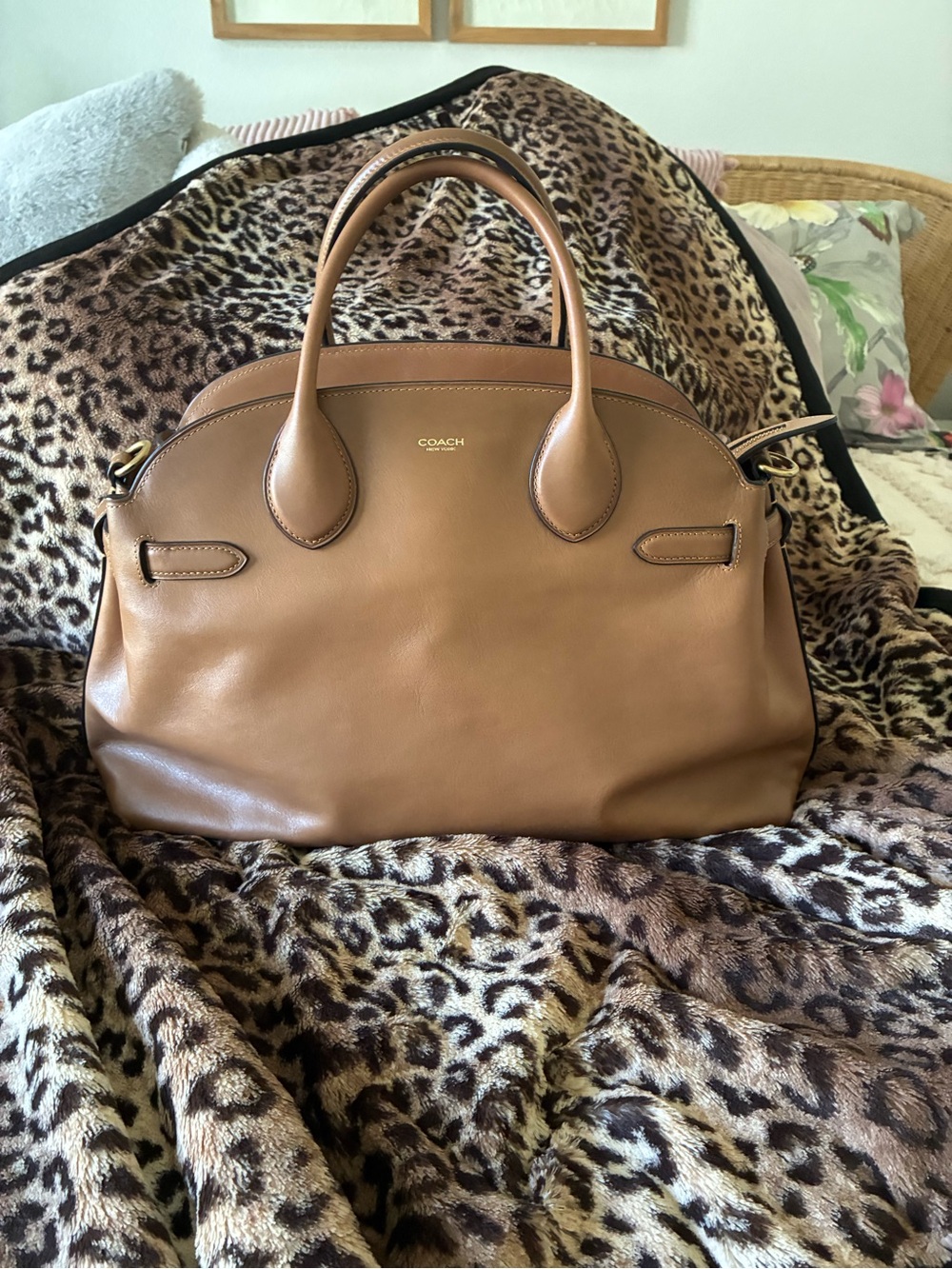 🍄‍🟫🍄COACH EMPIRE CARRYALL 40🍄🍄‍🟫COMES WITH SHOULDER STRAP AND DUST BAG🍄🍄‍🟫